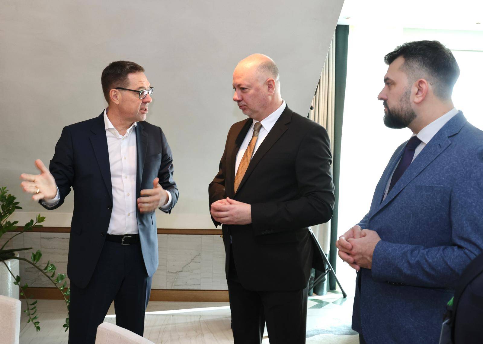 Възможностите за съвместни проекти обсъдиха премиерът Желязков и ръководството на 